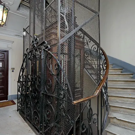 Sistina Twentythree Luxury בית הארחה 4*