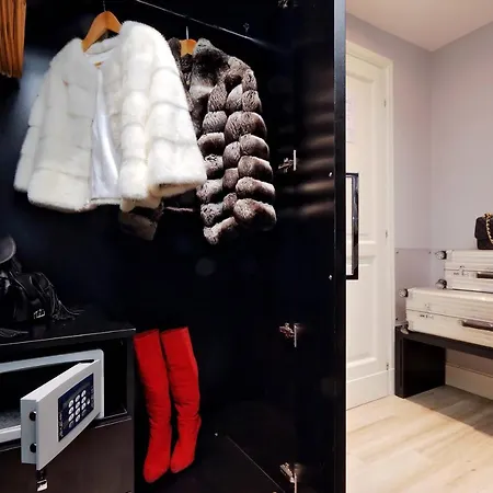 בית הארחה Sistina Twentythree Luxury 4*