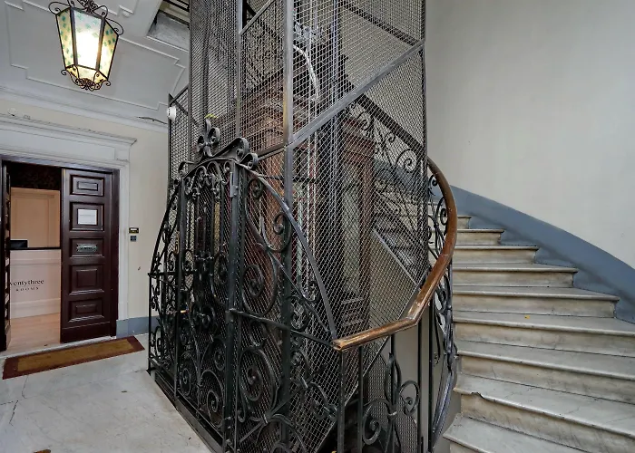 Sistina Twentythree Luxury בית הארחה 4*