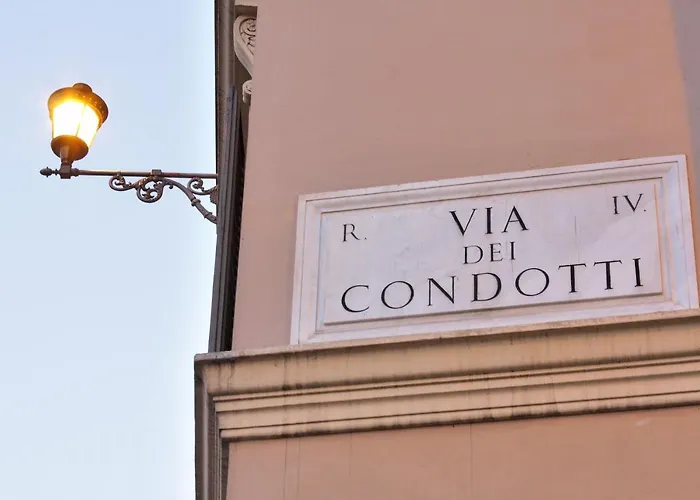 Sistina Twentythree Luxury בית הארחה 4*